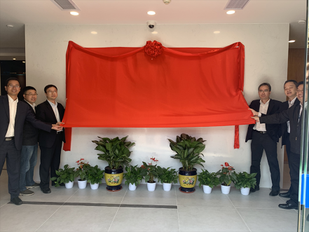 智能营业厅建设取得突破希望，，，，，南网第一无人自助营业厅揭牌